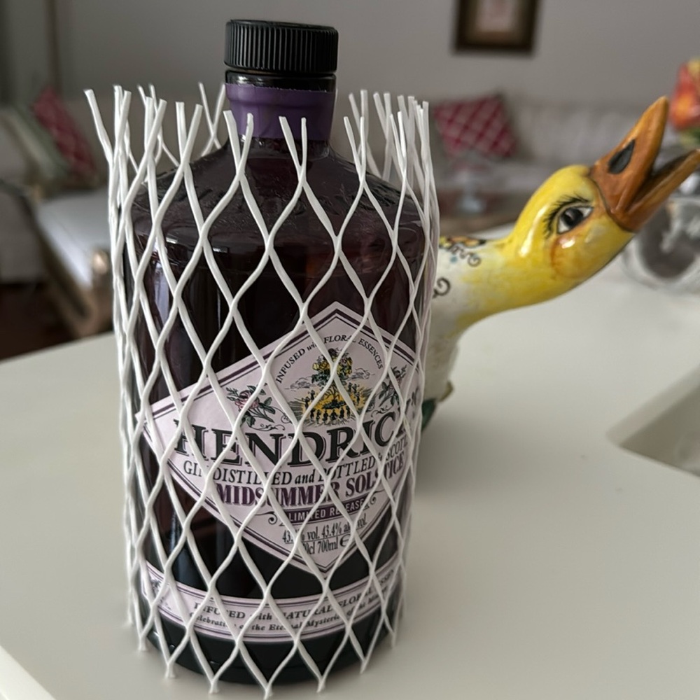 Hendricks cin empty bottle
